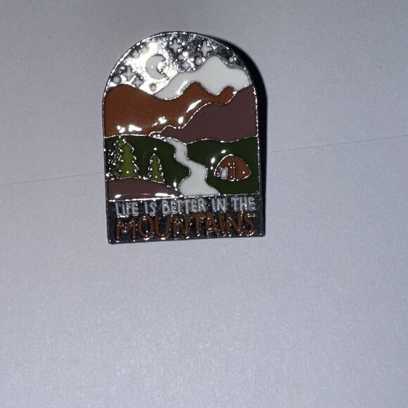 Life Is Better In The Mountains Pin Brooch - Picture 1 of 1